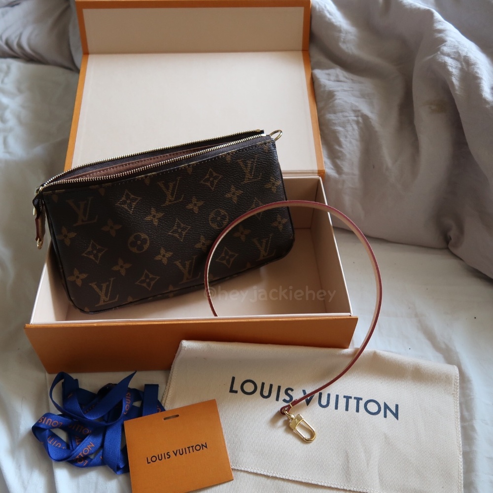 LOUIS VUITTON POCHETTE ACCESSOIRES